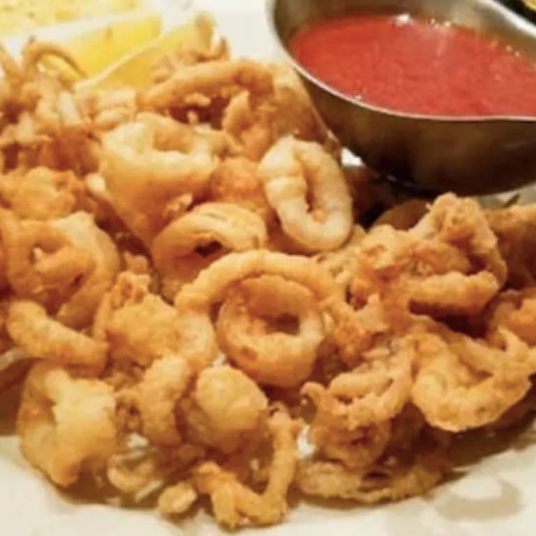 Crispy Fried Calamari: A Delicious Seafood Appetizer